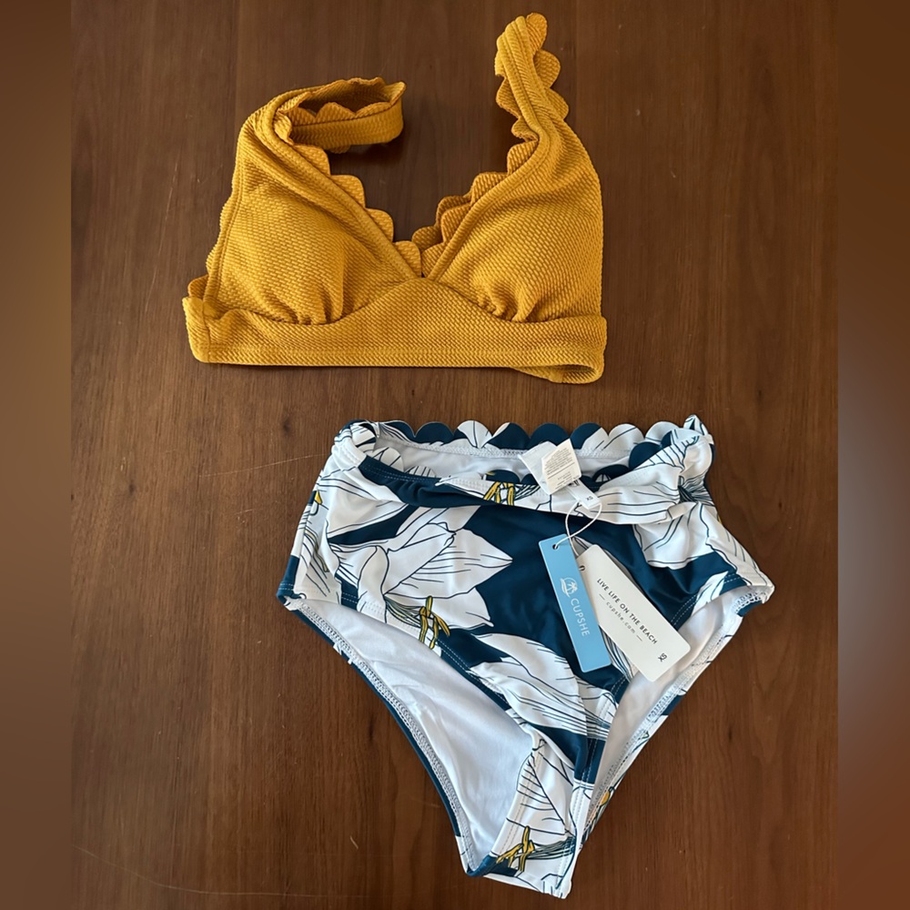 Adorable Cupshe High Waisted Bikini Set, Size XS (never worn, with tags)